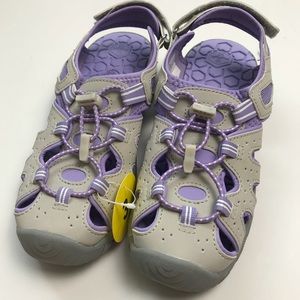 Khombu kids weatherproof sandals sizes 1, 3